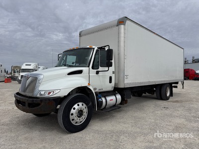 2017 International 4300 4x2 Furgoneta caja cerrada