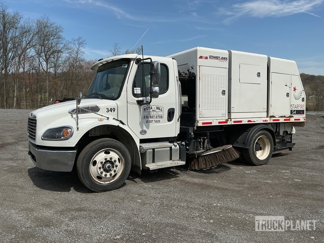 Stewart-Amos Starfire S-4 on 2019 Freightliner M2 106 Sweeper Truck