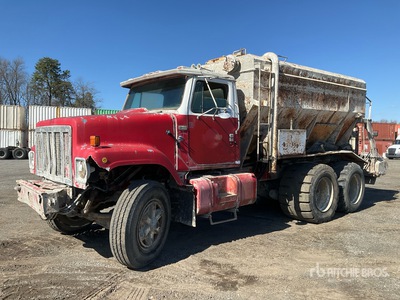 1988 International PR306-18 6x4 Soil Stabilization Spreader Truck