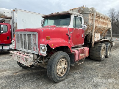 1988 International PR306-18 6x4 Soil Stabilization Spreader Truck