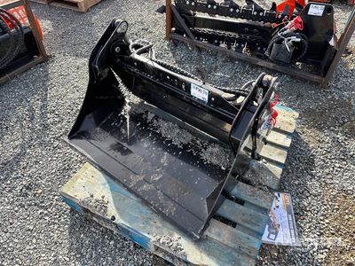 2026 GIYI GY-XKH39 39 in Multi-Purpose Mini Skid Steer Bucket (Unused)