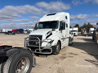 2019 Volvo VNL760 6x4 Ciągnik siodłowy T/A z kabiną sypialną