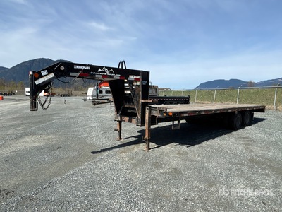 2017 Snake River 26 ft T/A Gooseneck Flatbed Trailer