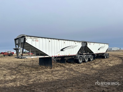 2015 Doepker Super B-Train Grain Trailer