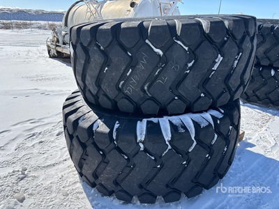 Quantity of (2) Maverick 29.5x25 Neumáticos (Unused)