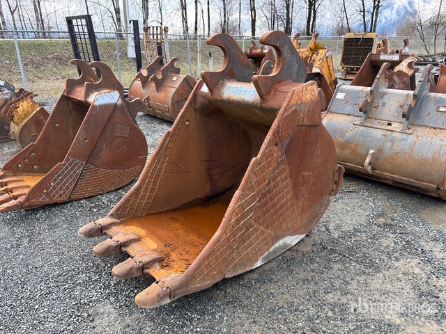 WBM 400 Series 42 in Digging Excavator Bucket | Ritchie Bros. Auctioneers