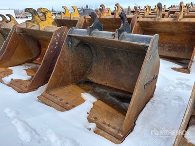 66 in Q/C Cleanup Excavator Bucket - Fits Hitachi 250