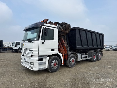 Mercedes-Benz Actros 8x2 Roll-Off Truck