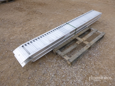 Quantity of (2) C.L.M 85.25 Aluminium Loading Ramps Varios, tienda, almacen, consumidor