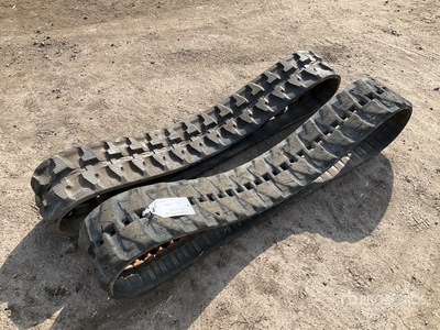 Quantity of (2) Rubber جنازير