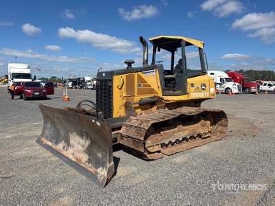 2015 John Deere 700K جرافة مجنزرة
