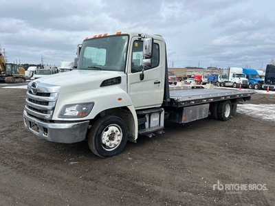 2015 Hino 268 4x2 Portavheiculos