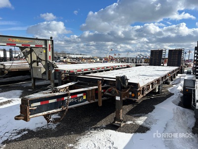 1999 34 ft Tri/A Equipment Trailer