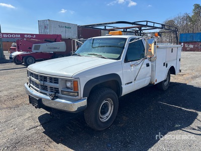 1998 Chevrolet 2500 4x4 Utility Truck (Inoperable)
