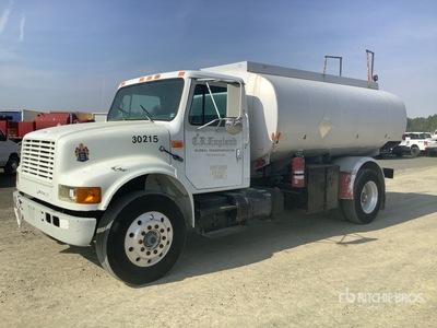 1991 International 4900 4x2 Camion citerne de carburant