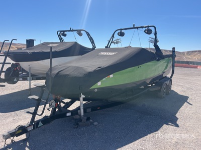 2020 Heyday WT-SURF 25 ft Barco para wakeboard (Inoperable)