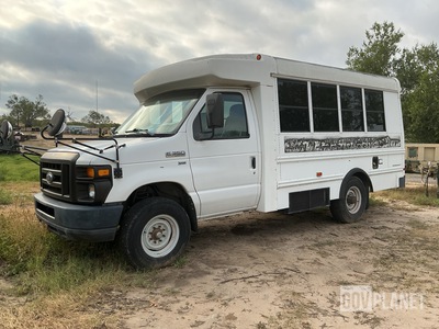 2009 Ford E-350 Super Duty Bus