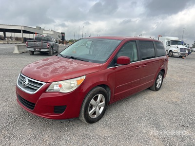 2009 Volkswagen Routan SE Minivan
