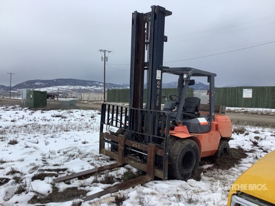 2007 Toyota 7FDU45 8750 lb Pneumatic Tire Forklift