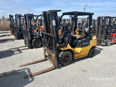 2003 Toyota 7FGU25 3750 lb Pneumatic Tire Forklift