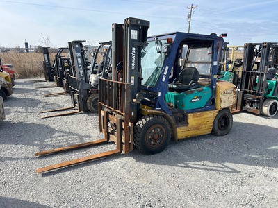 2004 Komatsu FD40ZT2-7 15300 lb Pneumatic Tire Forklift