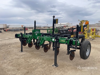 2023 Unverferth Zone-Builder 122 13 ft 3-Point 6 Shank Untergrundlockerer