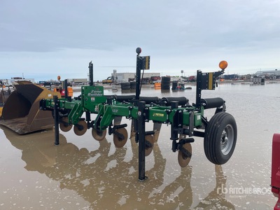 2023 Unverferth 122 13 ft 3-Point 6 Shank Desfondadora