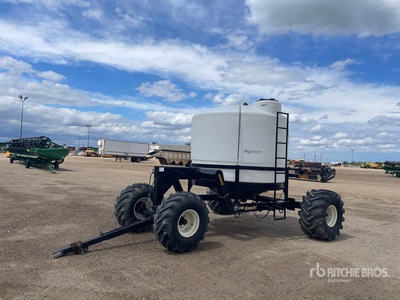 Polywest Bandit 1415 gal Tow-Behind 肥料用カート