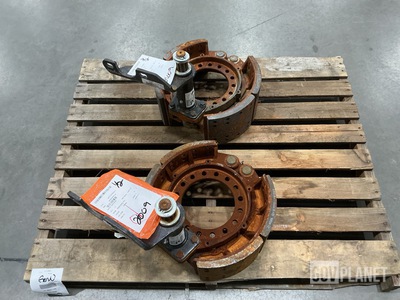 (2) Bendix 331228 Brake Shoes
