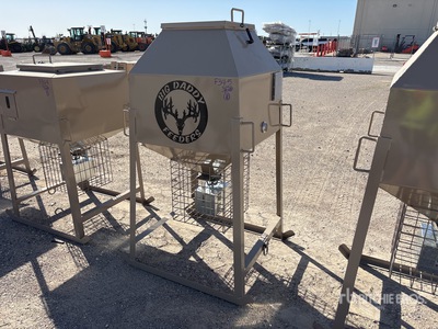 Big Daddy Feeders 700 LB Solar Deer Feeder Varios, tienda, almacen, consumidor (Unused)