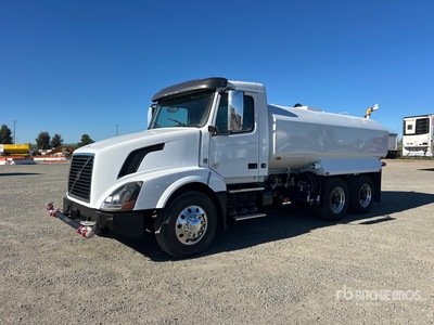 2016 Volvo 4000 gal 6x4 Camion cisterna de agua