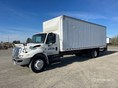 2012 International 4300 4x2 شاحنة فان