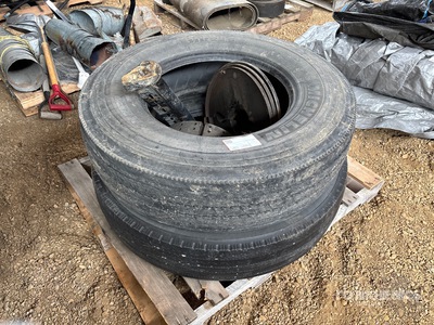 Quantity of (2) 11R22.5 Banden