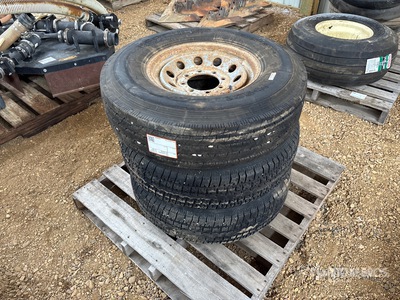 Quantity of (3) 235/85R16 Banden