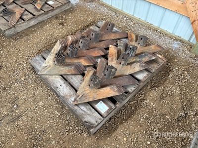 Quantity of (48) 18 in Cultivator Shovels Parti varie