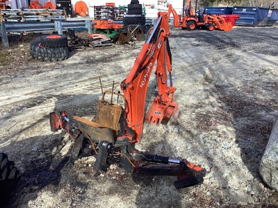 Kubota BT820V 3-Point Backhoe Attachment (Inoperable)