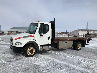 2004 Freightliner M2 106 4x2 平台トラック