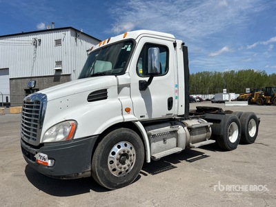2012 Freightliner Cascadia 113 6x4 T/A Day Cab Truck Tractor