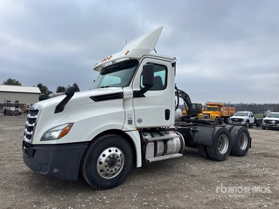 2019 Freightliner Cascadia 126 6x4 Day Cab Truck Tractor