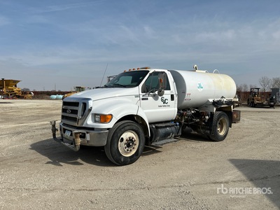 2012 Ford F-750 4x2 Camion à eau