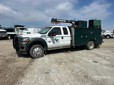 2013 Ford F-550 4x2 Extended Cab Camion de servicios