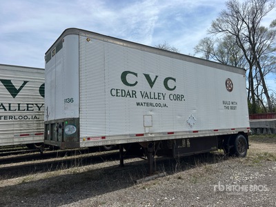 1984 Fruehauf FBBX-F1-28W 28 ft x 102 in S/A Van Trailer