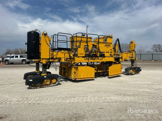 1994 Gomaco GT6300 Slip Form Paver