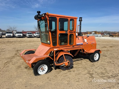 2014 Broce RCT 350 Self-Propelled Broom