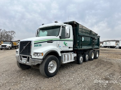 2016 Volvo VHD 4-Achs Kipper-Lkw