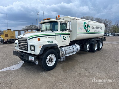 1993 Mack RD600 5000 gal 8x4 Camion cisterna de agua