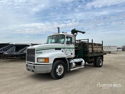 2000 Mack CH612 Platte vrachtwagen met kraan