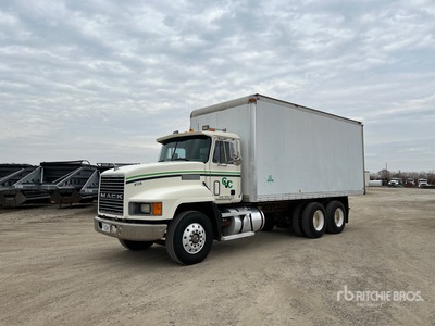 1991 Mack CH613 Autocarro furgonato