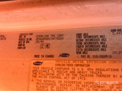 Straight Boom on 2000 Sterling A9513 4x2 Camion à plate-forme avec grue