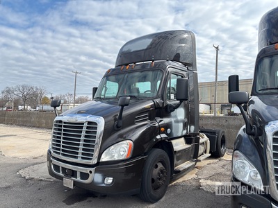 2015 Freightliner Cascadia 113 4x2 S/A Dagcabine Trekker